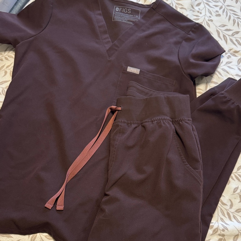 Figs Espresso  Scrub Set